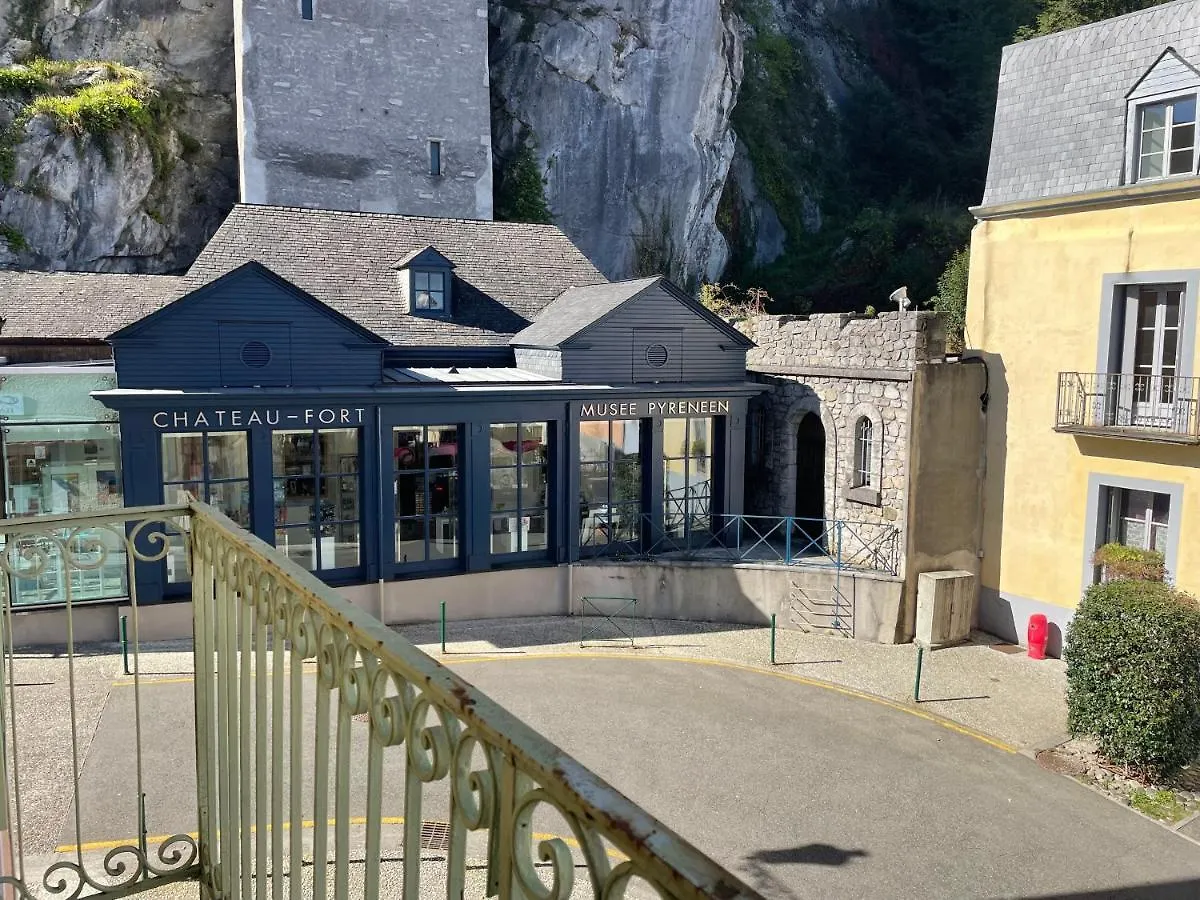 Logis Hotel Castel De Mirambel Lourdes