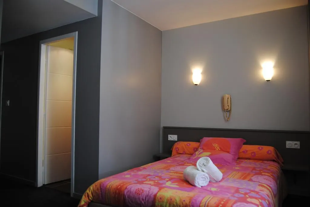 Logis Hotel Castel De Mirambel Lourdes